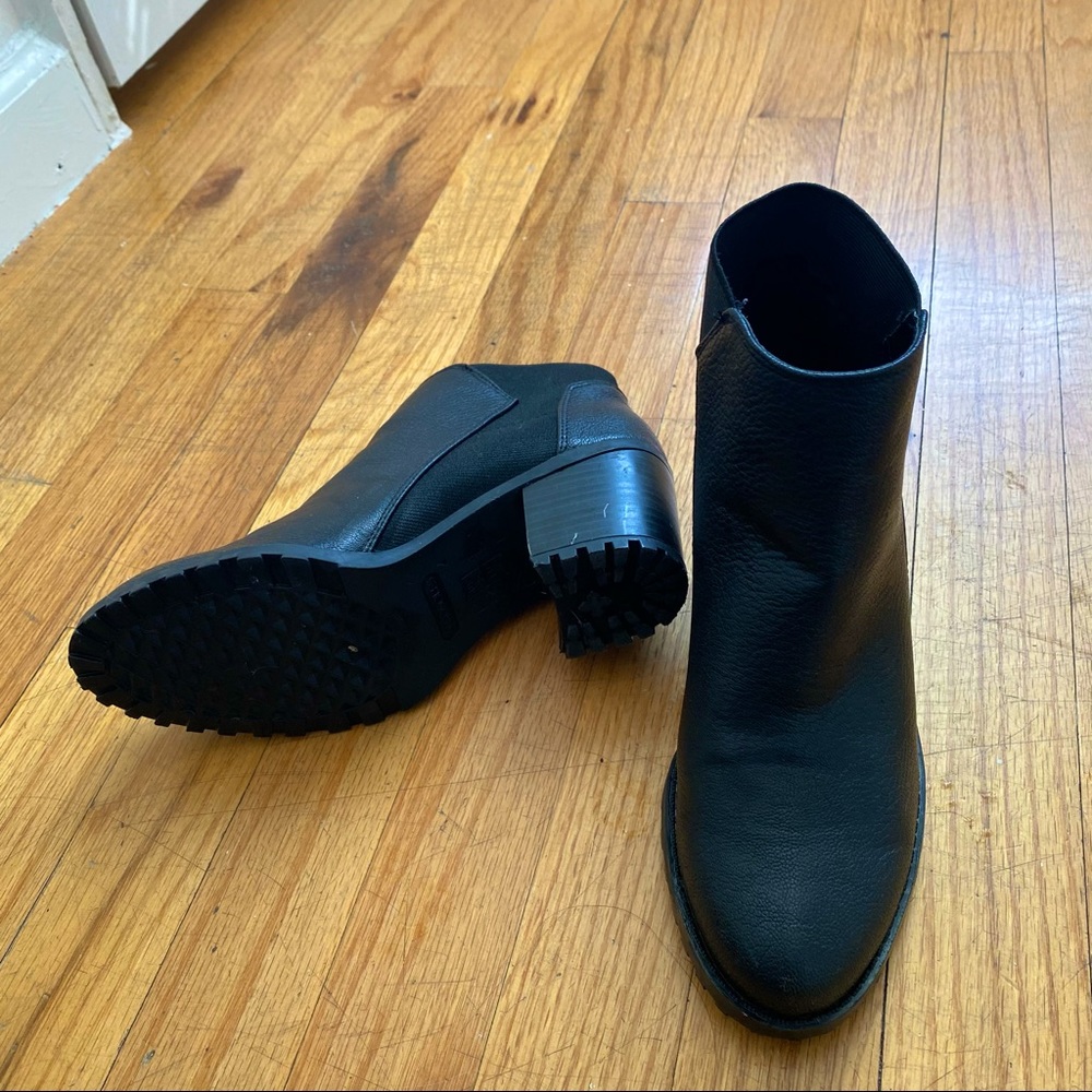 Aerosoles: Black leather booties